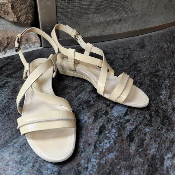 Tod's Vintage Cream Patent Leather Strappy Sandals Size 36.5 - Picture 13 of 16